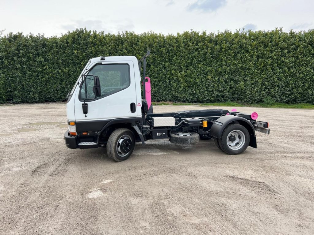 MITSUBISHI CANTER 3.0 SCARRABILE - Hook lift: gambar 3 MITSUBISHI CANTER 3.0 SCARRABILE - Hook lift: gambar 3