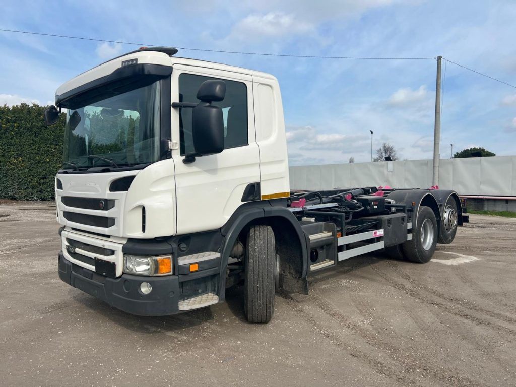 SCANIA P410 CP16 SCARRABILE - Hook lift: gambar 1 SCANIA P410 CP16 SCARRABILE - Hook lift: gambar 1