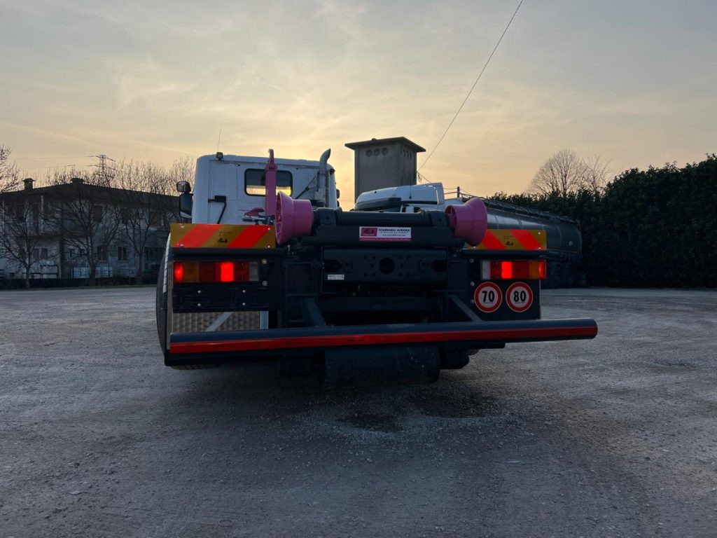 SCANIA P410 SCARRABILE CON RIDUTTORE AI MOZZI - Hook lift: gambar 5 SCANIA P410 SCARRABILE CON RIDUTTORE AI MOZZI - Hook lift: gambar 5