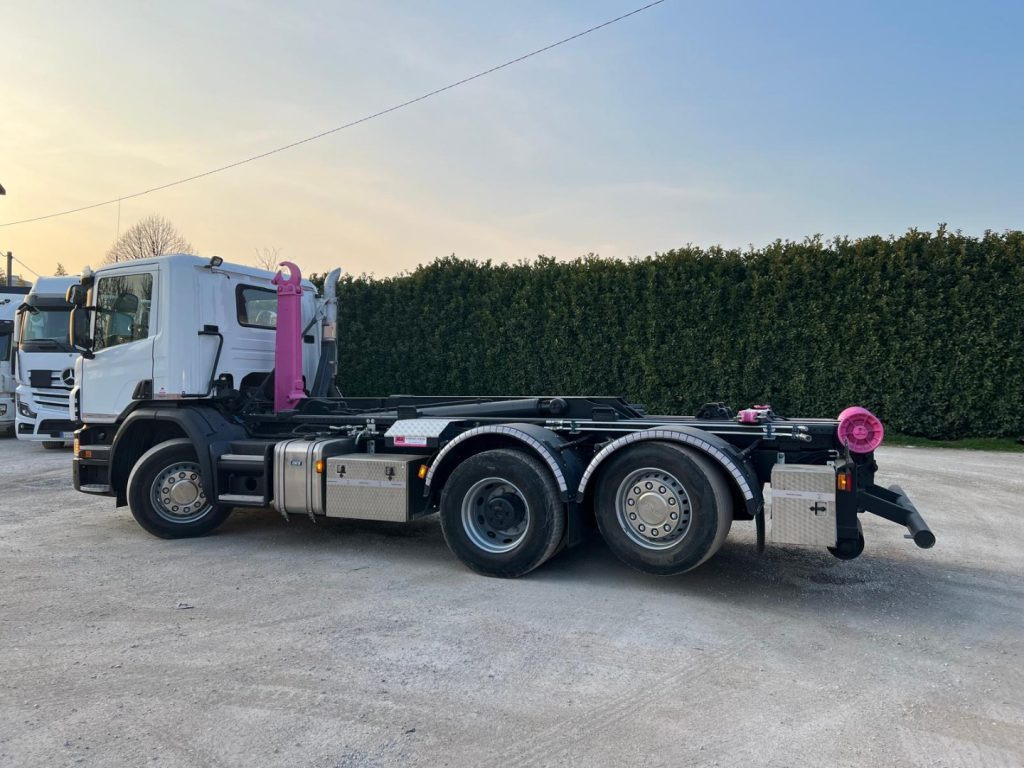 SCANIA P410 SCARRABILE CON RIDUTTORE AI MOZZI - Hook lift: gambar 3 SCANIA P410 SCARRABILE CON RIDUTTORE AI MOZZI - Hook lift: gambar 3