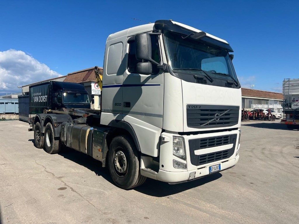 VOLVO FH500 SCARRABILE USATO - Hook lift: gambar 1 VOLVO FH500 SCARRABILE USATO - Hook lift: gambar 1