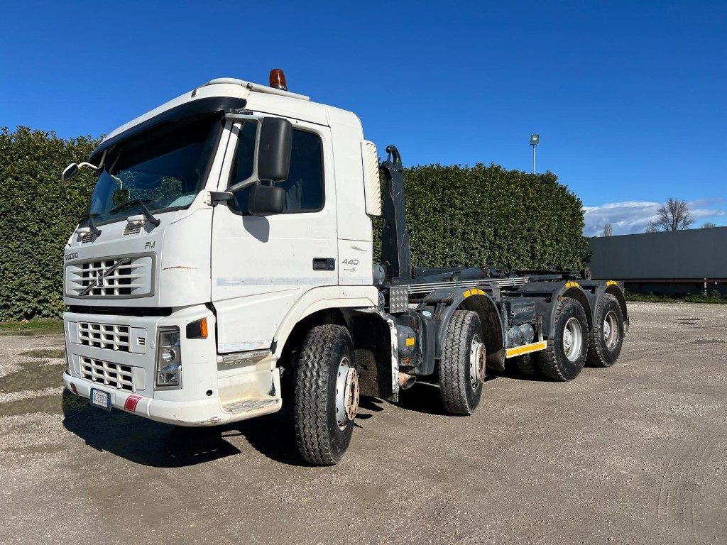 VOLVO FM440 SCARRABILE - Hook lift: gambar 1 VOLVO FM440 SCARRABILE - Hook lift: gambar 1