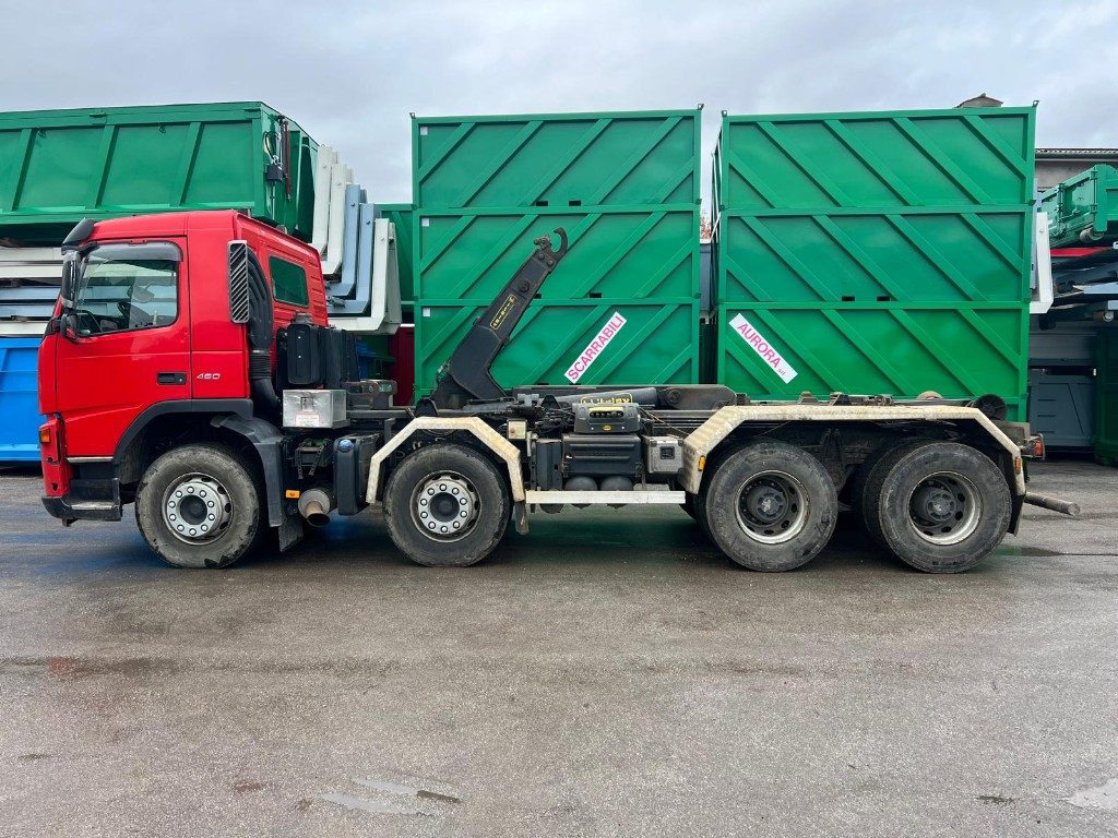 VOLVO FM460 SCARRABILE 8X4 - Hook lift: gambar 2 VOLVO FM460 SCARRABILE 8X4 - Hook lift: gambar 2