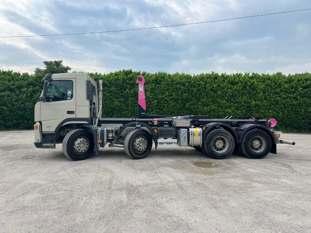 VOLVO FM480 SCARRABILE 8X4 - Hook lift: gambar 2 VOLVO FM480 SCARRABILE 8X4 - Hook lift: gambar 2