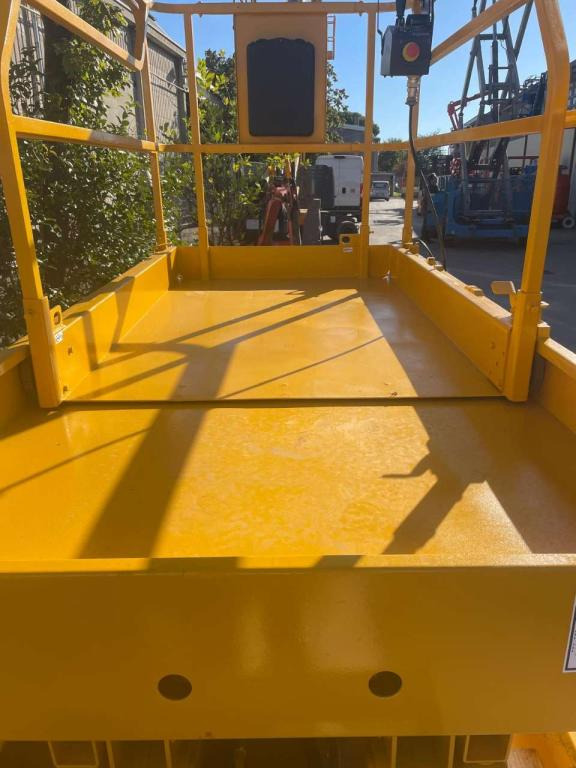 Haulotte COMPACT 10 - Scissor lifts: gambar 3 Haulotte COMPACT 10 - Scissor lifts: gambar 3