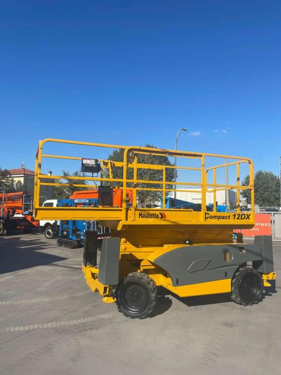 Haulotte COMPACT 12DX - Scissor lifts: gambar 1 Haulotte COMPACT 12DX - Scissor lifts: gambar 1
