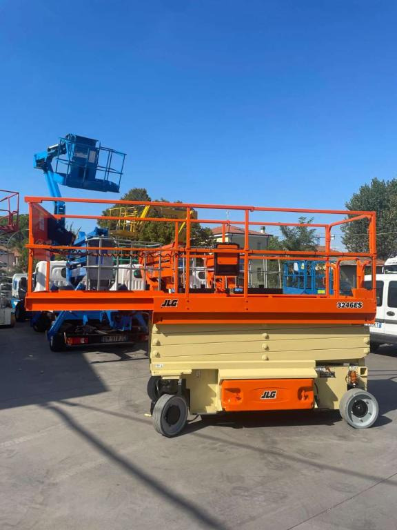 JLG 3246ES - Scissor lifts: gambar 1 JLG 3246ES - Scissor lifts: gambar 1