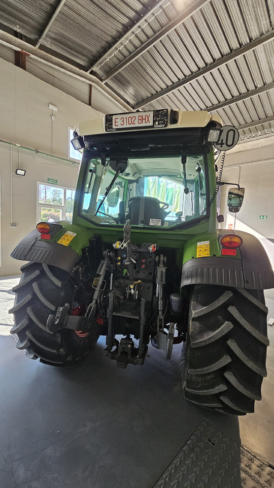 FENDT 211S VARIO - Traktor: gambar 2 FENDT 211S VARIO - Traktor: gambar 2