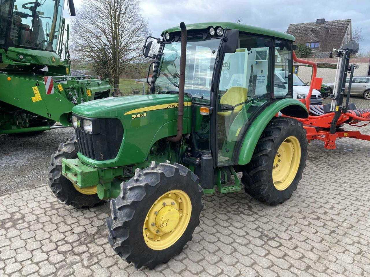 John Deere 5055E - Traktor: gambar 2 John Deere 5055E - Traktor: gambar 2