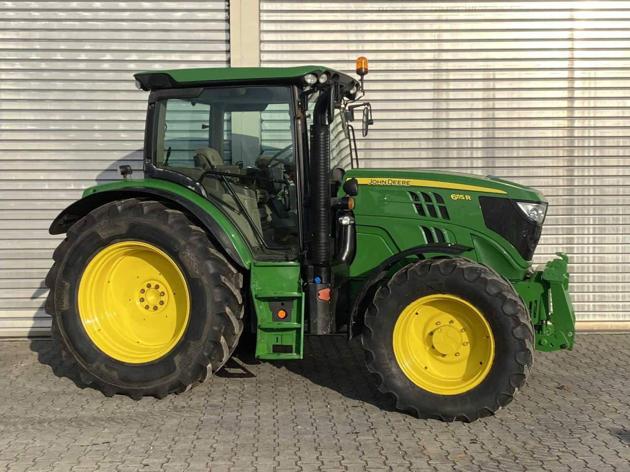 John Deere 6115R - Traktor: gambar 1 John Deere 6115R - Traktor: gambar 1