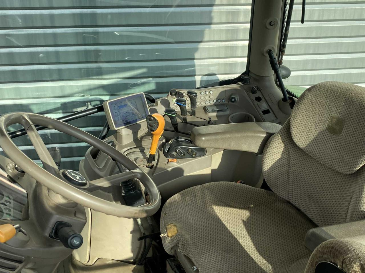 John Deere 6115R - Traktor: gambar 5 John Deere 6115R - Traktor: gambar 5