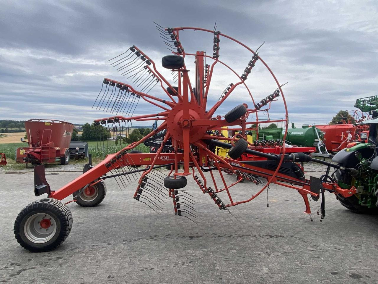 Kuhn GA 8731 - Tedder/ Menyapu: gambar 2 Kuhn GA 8731 - Tedder/ Menyapu: gambar 2