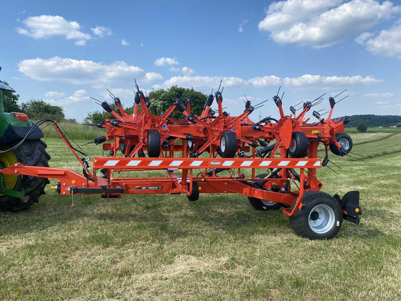 Kuhn GF13003T - Tedder/ Menyapu: gambar 2 Kuhn GF13003T - Tedder/ Menyapu: gambar 2