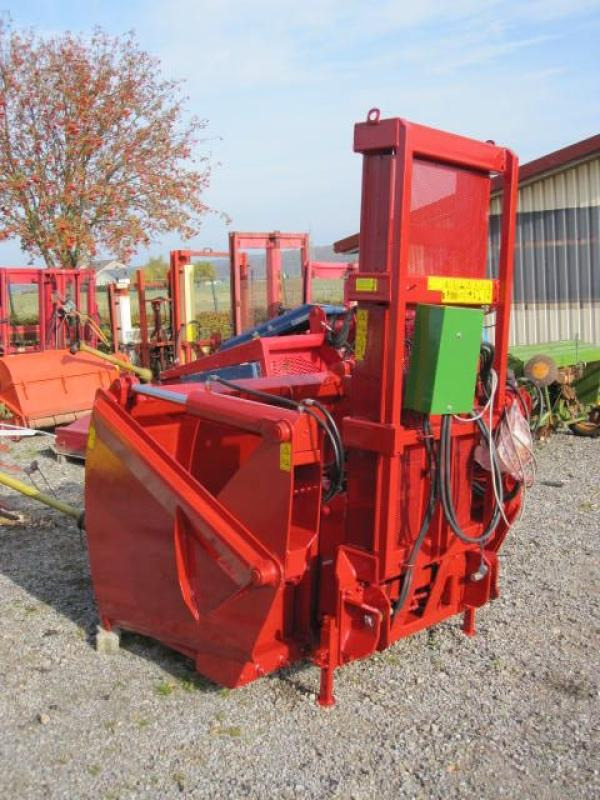 Strautmann SZ 234 Heckschneidza - Trailer pertanian: gambar 1 Strautmann SZ 234 Heckschneidza - Trailer pertanian: gambar 1