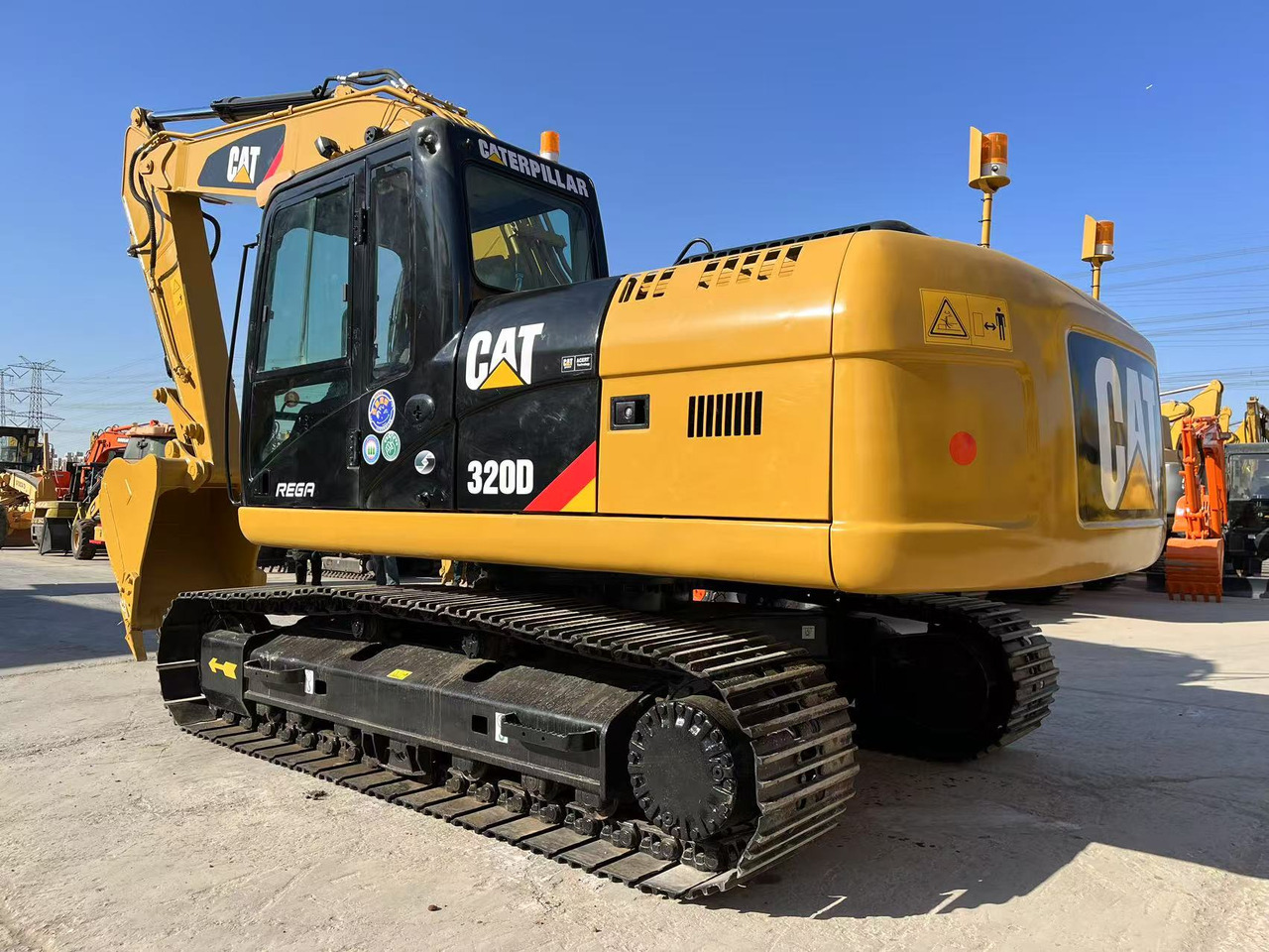 CAT 320D - Ekskavator perayap: gambar 1 CAT 320D - Ekskavator perayap: gambar 1