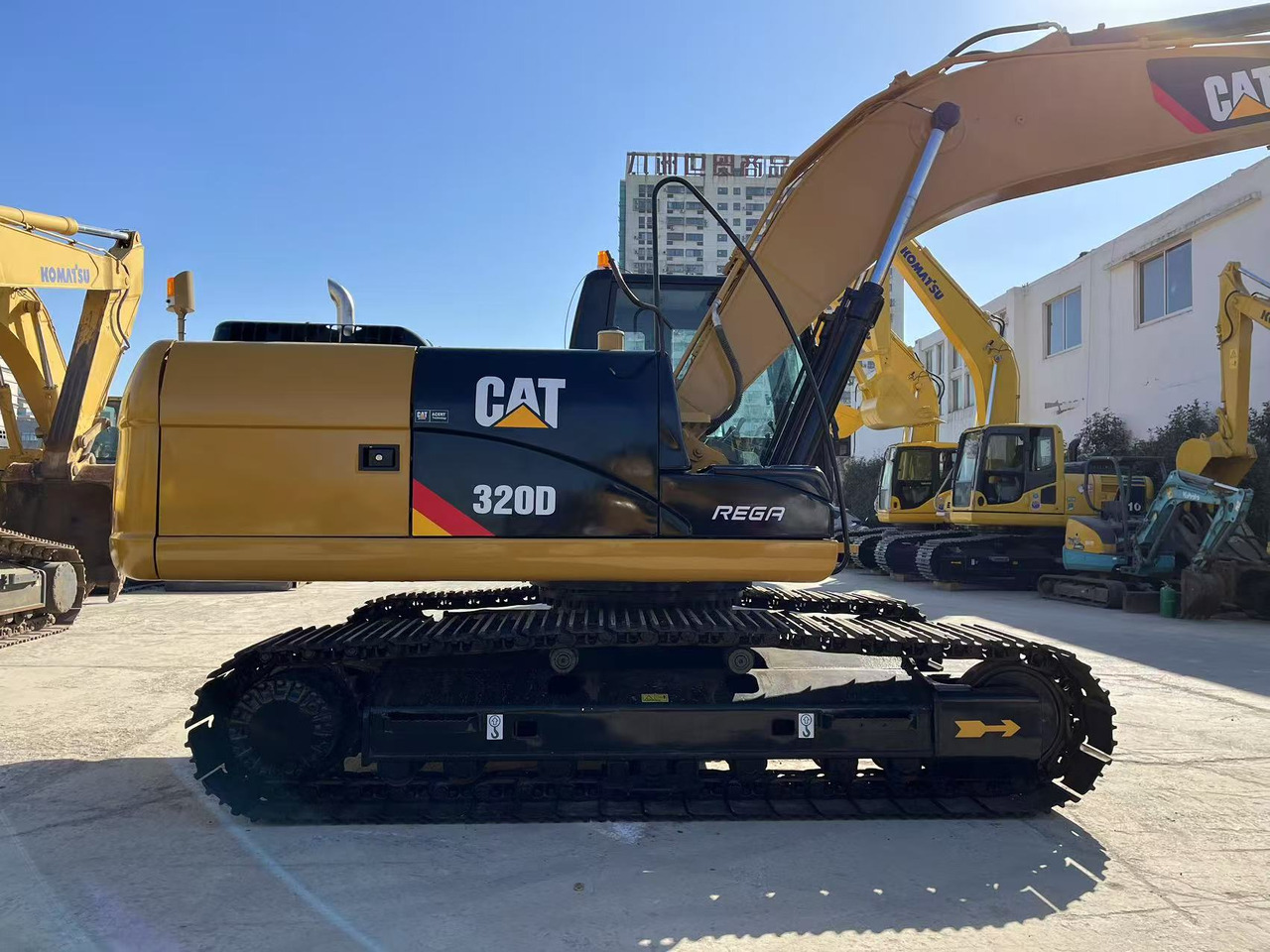 CAT 320D - Ekskavator perayap: gambar 4 CAT 320D - Ekskavator perayap: gambar 4