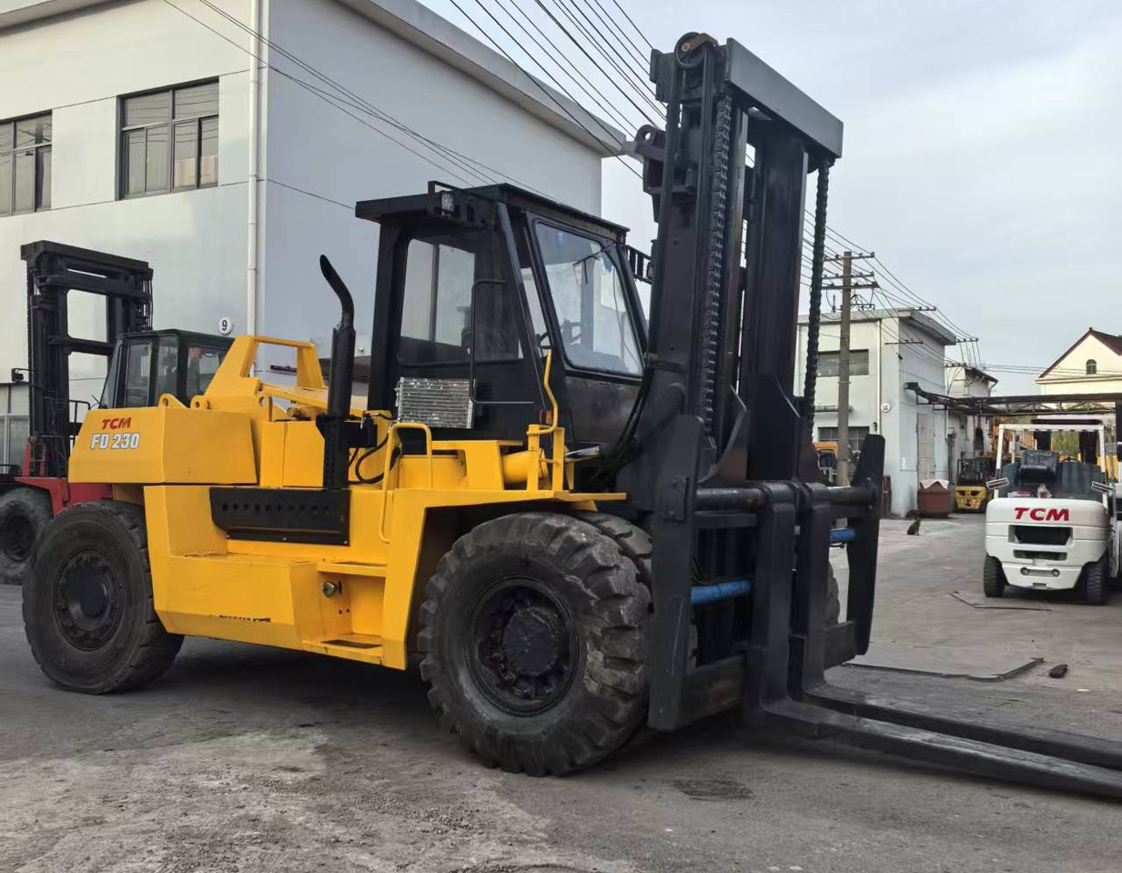 TCM FD230 23ton 25 ton FD250 FD200 FD160 15 ton 16 ton diesel forklift - Forklift diesel: gambar 1 TCM FD230 23ton 25 ton FD250 FD200 FD160 15 ton 16 ton diesel forklift - Forklift diesel: gambar 1