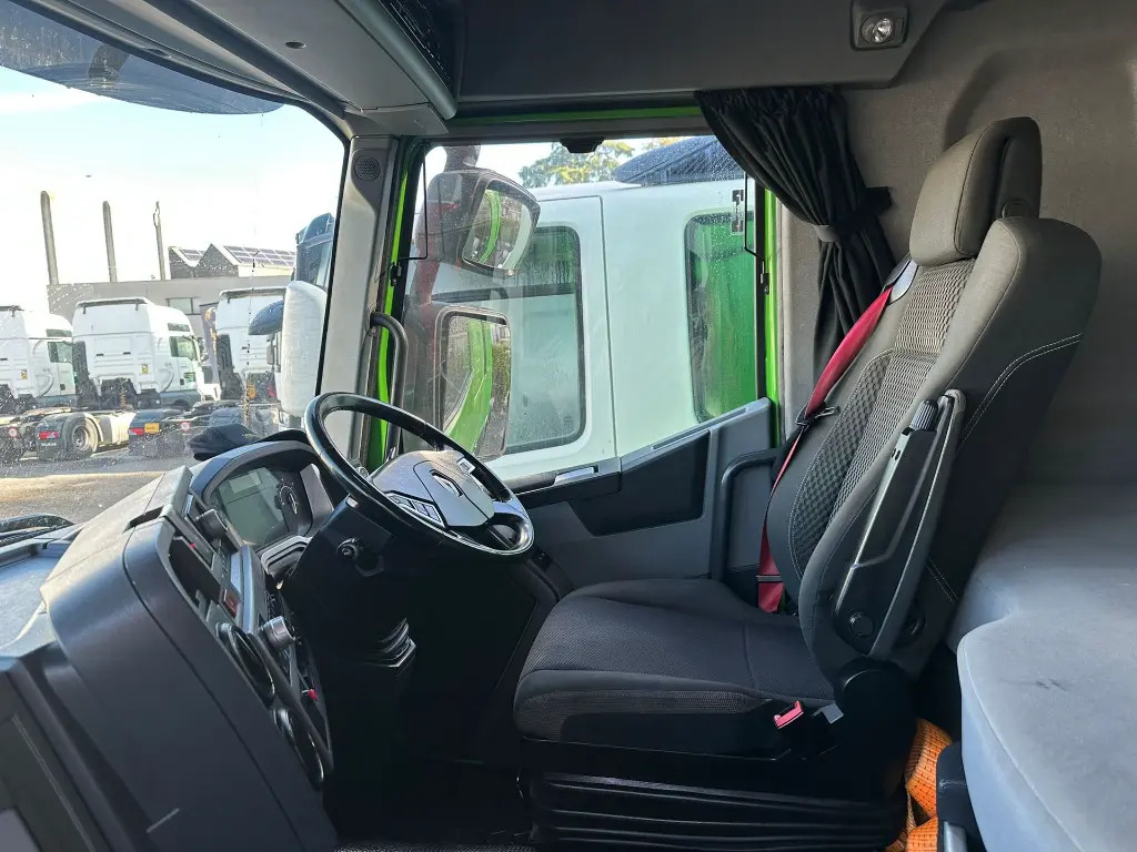 Tractor head Renault T 460 (GWA): gambar 13 Tractor head Renault T 460 (GWA): gambar 13