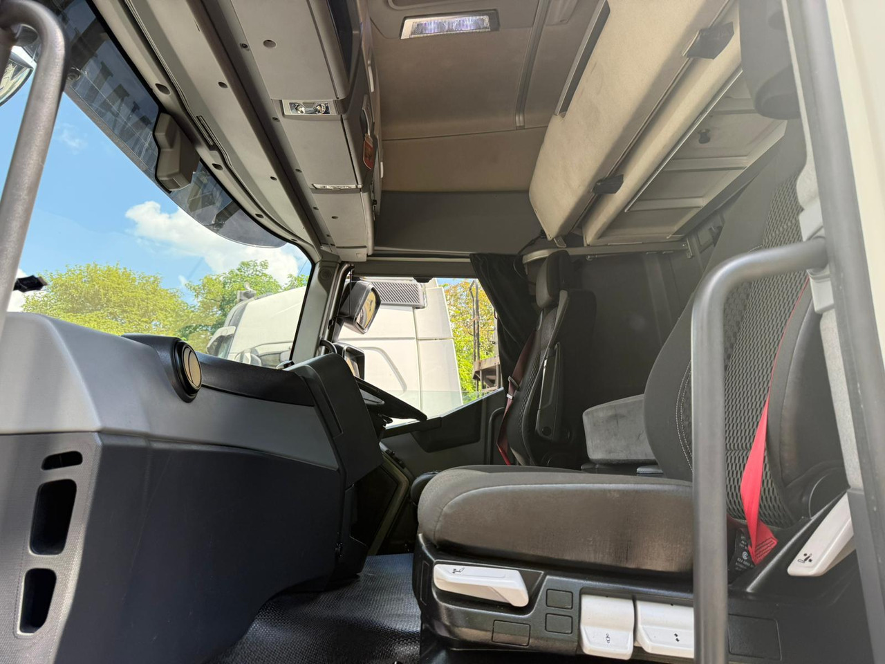 Tractor head Renault T Range 460 DXI RHD: gambar 12 Tractor head Renault T Range 460 DXI RHD: gambar 12