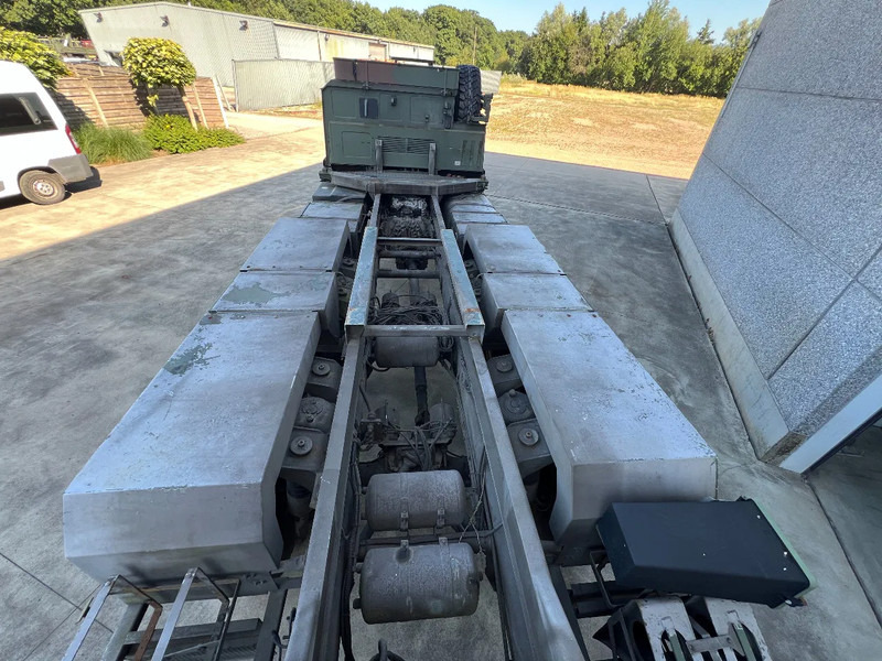 Truk MAN KAT 25.422DFAEG 6X6 CABIN CHASSIS - TWIST LOCKS SYSTEM: gambar 16 Truk MAN KAT 25.422DFAEG 6X6 CABIN CHASSIS - TWIST LOCKS SYSTEM: gambar 16