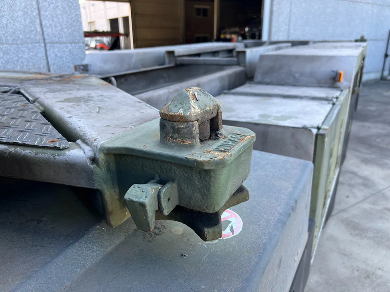 Truk MAN KAT 25.422DFAEG 6X6 CABIN CHASSIS - TWIST LOCKS SYSTEM: gambar 12 Truk MAN KAT 25.422DFAEG 6X6 CABIN CHASSIS - TWIST LOCKS SYSTEM: gambar 12