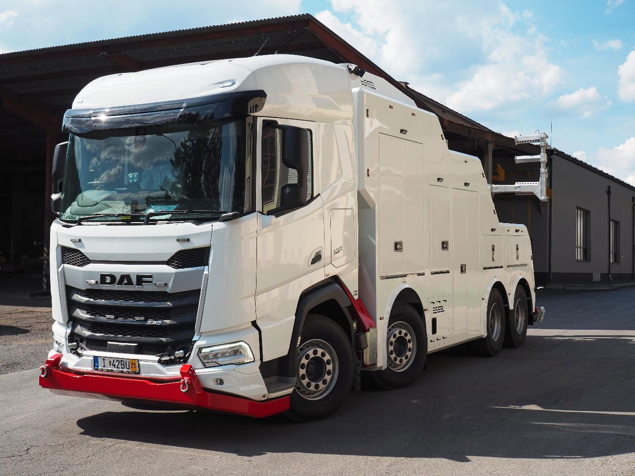 DAF XF 530 NEW T-REX DAF white - Mobil derek: gambar 1 DAF XF 530 NEW T-REX DAF white - Mobil derek: gambar 1