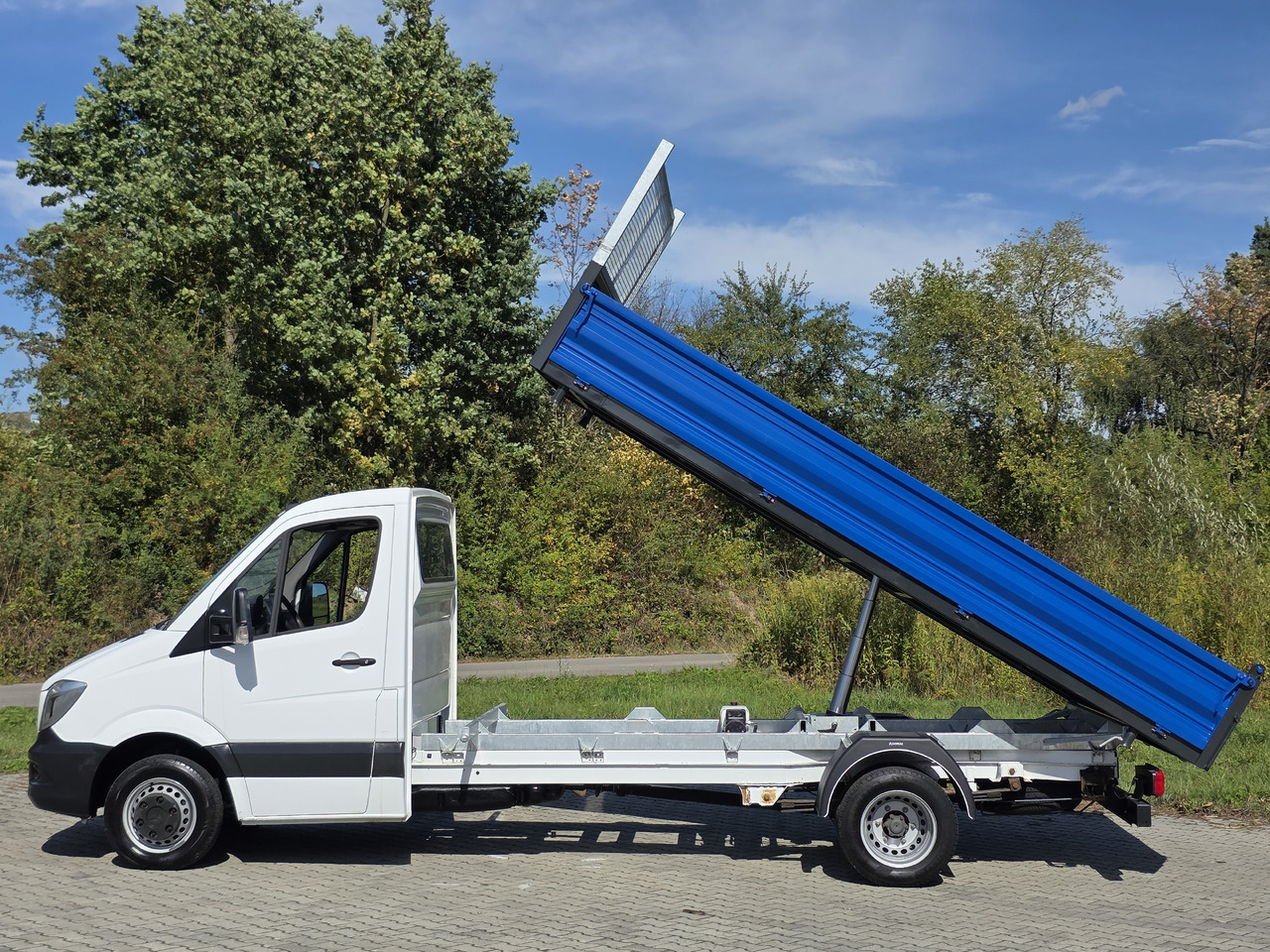 MERCEDES-BENZ Sprinter 419 CDI Wywrotka 4.50 M ! Kiper 3-Stronny ! Klima ! 3.0 CDI * 190 Km ! - Van jungkit: gambar 4 MERCEDES-BENZ Sprinter 419 CDI Wywrotka 4.50 M ! Kiper 3-Stronny ! Klima ! 3.0 CDI * 190 Km ! - Van jungkit: gambar 4