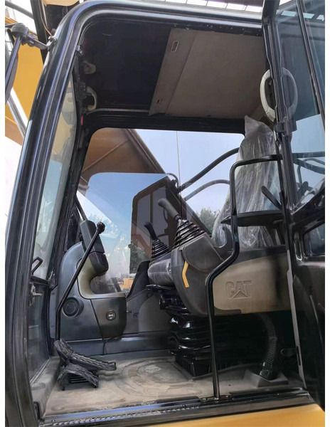Caterpillar 320D2 - Ekskavator perayap: gambar 5 Caterpillar 320D2 - Ekskavator perayap: gambar 5