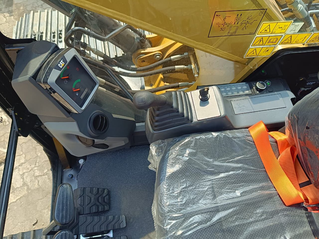 New Caterpillar 320D3GC tracked excavator - Ekskavator perayap: gambar 4 New Caterpillar 320D3GC tracked excavator - Ekskavator perayap: gambar 4