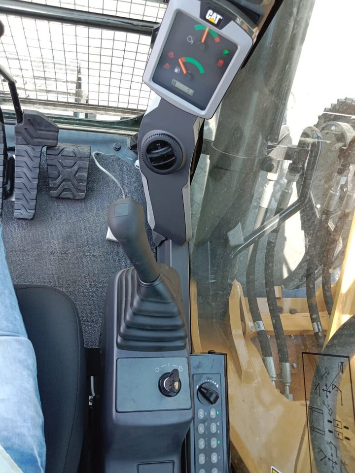 New Caterpillar 320D3GC tracked excavator - Ekskavator perayap: gambar 5 New Caterpillar 320D3GC tracked excavator - Ekskavator perayap: gambar 5