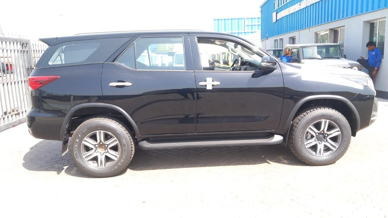 TOYOTA 2.4L SR5 Comfort 4WD - Mobil: gambar 1 TOYOTA 2.4L SR5 Comfort 4WD - Mobil: gambar 1