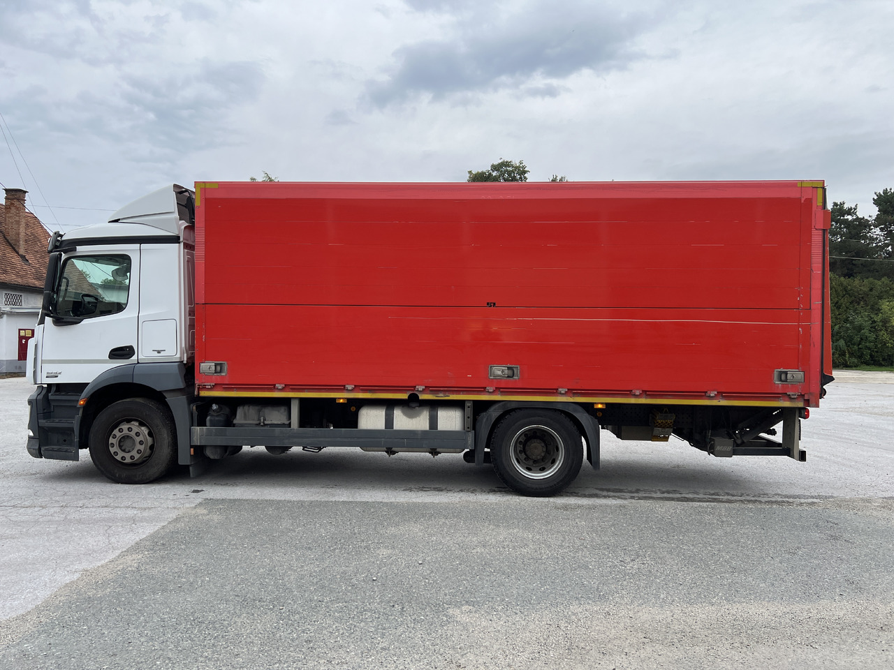 MERCEDES-BENZ ANTOS 1832 Getränkw. LBW | Klima | EURO 6 - Truk minuman: gambar 3 MERCEDES-BENZ ANTOS 1832 Getränkw. LBW | Klima | EURO 6 - Truk minuman: gambar 3