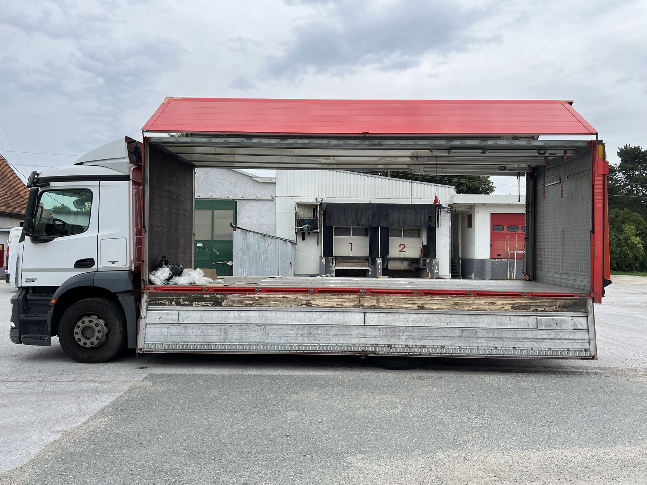 MERCEDES-BENZ ANTOS 1832 Getränkw. LBW | Klima | EURO 6 - Truk minuman: gambar 4 MERCEDES-BENZ ANTOS 1832 Getränkw. LBW | Klima | EURO 6 - Truk minuman: gambar 4