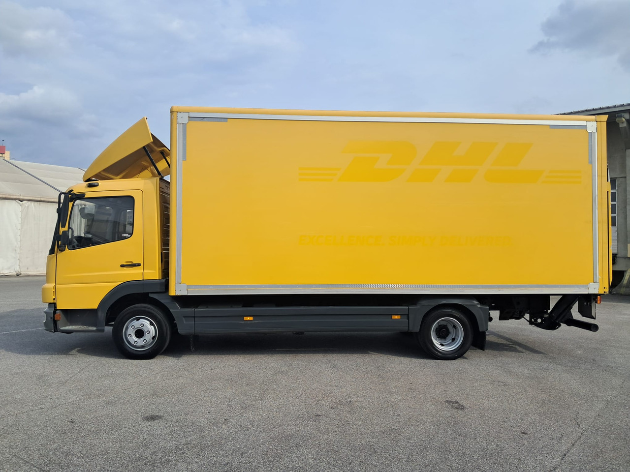MERCEDES-BENZ ATEGO 8 16 Koffer mit LBW | Schalter | EZ 2013 - Truk box: gambar 4 MERCEDES-BENZ ATEGO 8 16 Koffer mit LBW | Schalter | EZ 2013 - Truk box: gambar 4
