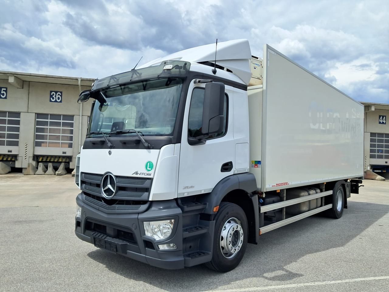 MERCEDES-BENZ Antos 2135 Kühlkoffer | Supra 850 | Standheizung - Truk berpendingin: gambar 1 MERCEDES-BENZ Antos 2135 Kühlkoffer | Supra 850 | Standheizung - Truk berpendingin: gambar 1