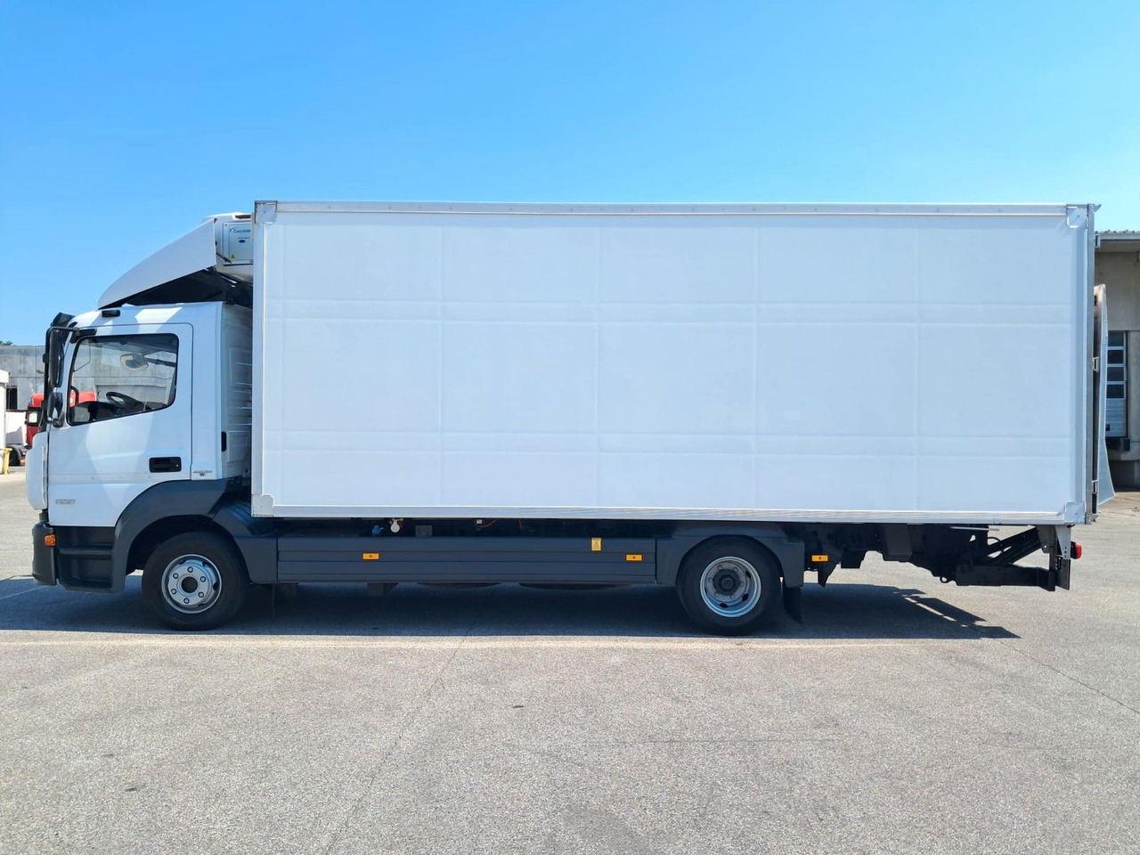 Mercedes-Benz Atego 1221 Kühlkoff LBW | Klima | Tempom | Difff - Truk berpendingin: gambar 4 Mercedes-Benz Atego 1221 Kühlkoff LBW | Klima | Tempom | Difff - Truk berpendingin: gambar 4