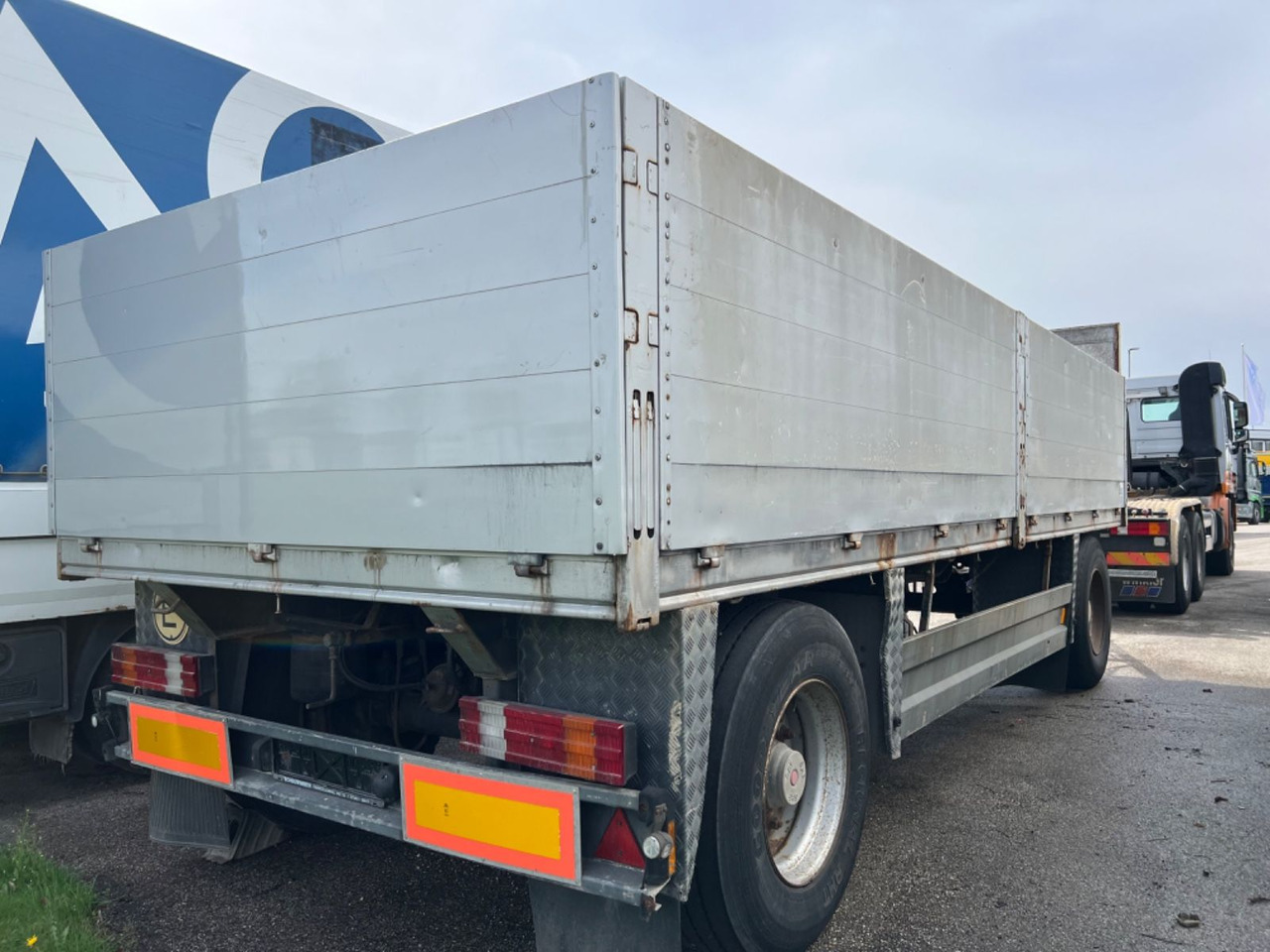 Schwarzmüller SCHEUWIMMER - Trailer flatbed: gambar 4 Schwarzmüller SCHEUWIMMER - Trailer flatbed: gambar 4
