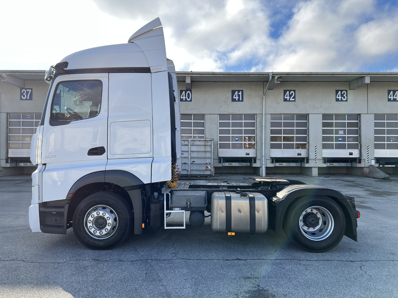 MERCEDES-BENZ Mercedes-Benz Actros 1846 | Standklima | Retarder | Euro 6 - Tractor head: gambar 5 MERCEDES-BENZ Mercedes-Benz Actros 1846 | Standklima | Retarder | Euro 6 - Tractor head: gambar 5