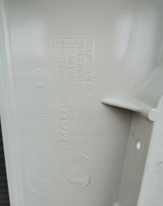 BANAN MASKOWNICA BŁOTNIKA MAN TGX LH RAL 9010 - Bumper: gambar 3 BANAN MASKOWNICA BŁOTNIKA MAN TGX LH RAL 9010 - Bumper: gambar 3