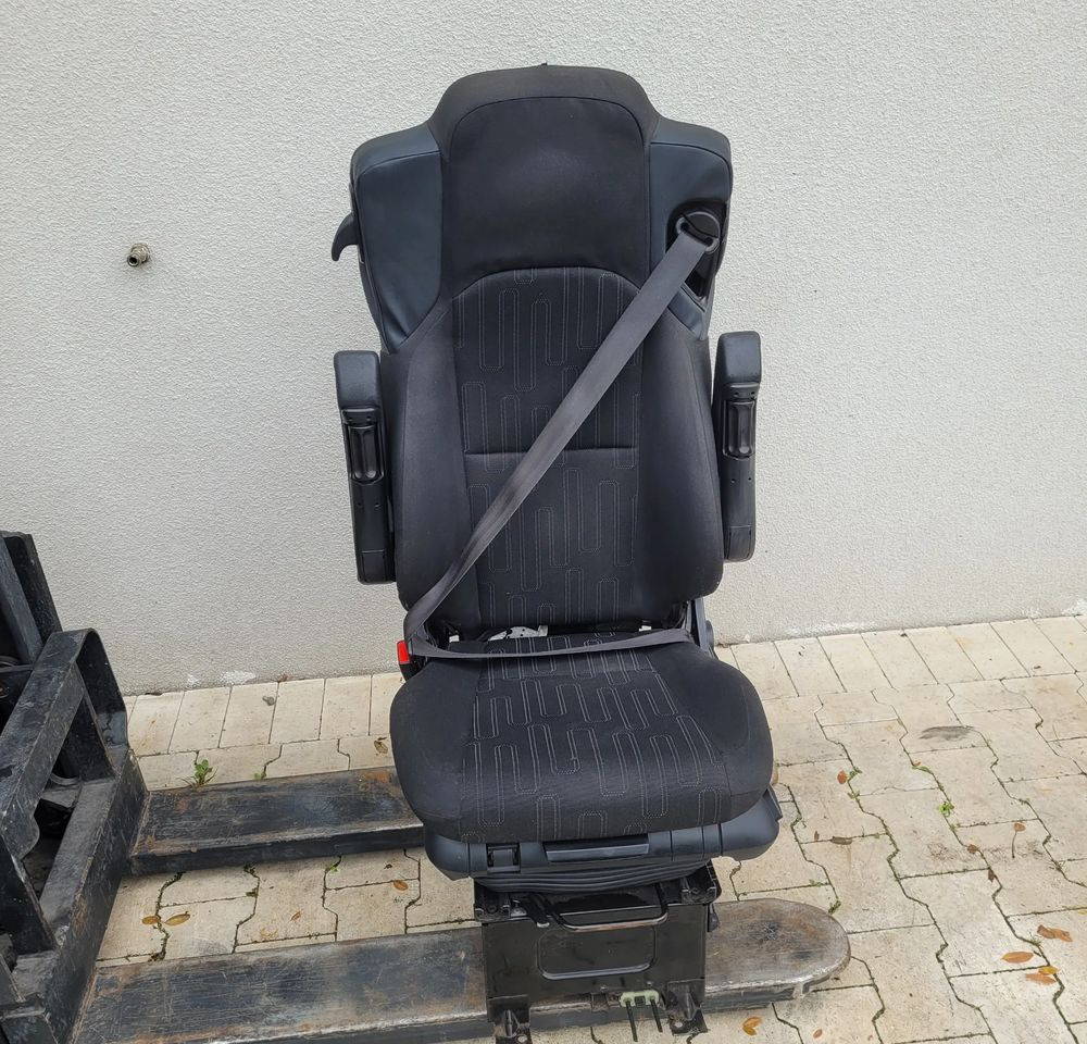 FOTEL KIEROWCY MERCEDES ACTROS MP4 - Tempat duduk untuk Truk: gambar 1 FOTEL KIEROWCY MERCEDES ACTROS MP4 - Tempat duduk untuk Truk: gambar 1