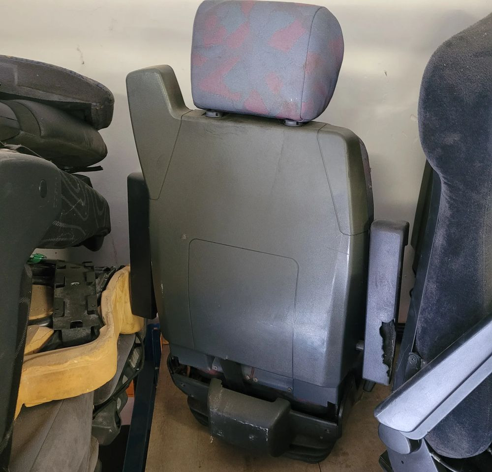 FOTEL KIEROWCY MERCEDES ATEGO CHWALIM116 - Tempat duduk untuk Truk: gambar 4 FOTEL KIEROWCY MERCEDES ATEGO CHWALIM116 - Tempat duduk untuk Truk: gambar 4