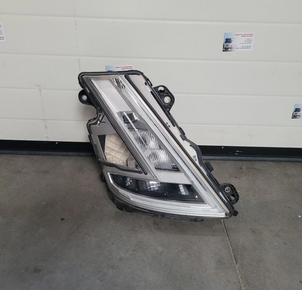 LAMPA LED RH. VOLVO FH5 23752678 ORYGINAŁ CHWALIM116 - Cahaya/ Pencahayaan untuk Truk: gambar 1 LAMPA LED RH. VOLVO FH5 23752678 ORYGINAŁ CHWALIM116 - Cahaya/ Pencahayaan untuk Truk: gambar 1