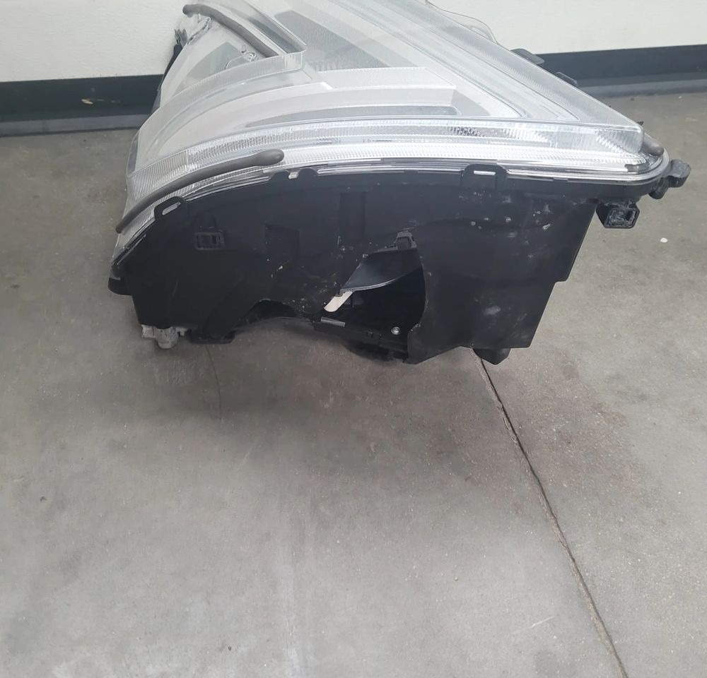 LAMPA LED VOLVO FH5 PRAWA OM 24056510 ORYGINAL CHWALIM116 - Cahaya/ Pencahayaan untuk Truk: gambar 5 LAMPA LED VOLVO FH5 PRAWA OM 24056510 ORYGINAL CHWALIM116 - Cahaya/ Pencahayaan untuk Truk: gambar 5