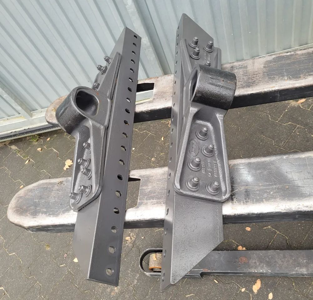 ŁAPY MOCOWANIE SIODLA VOLVO HOLLAND 126239C - Kopling roda kelima untuk Truk: gambar 1 ŁAPY MOCOWANIE SIODLA VOLVO HOLLAND 126239C - Kopling roda kelima untuk Truk: gambar 1