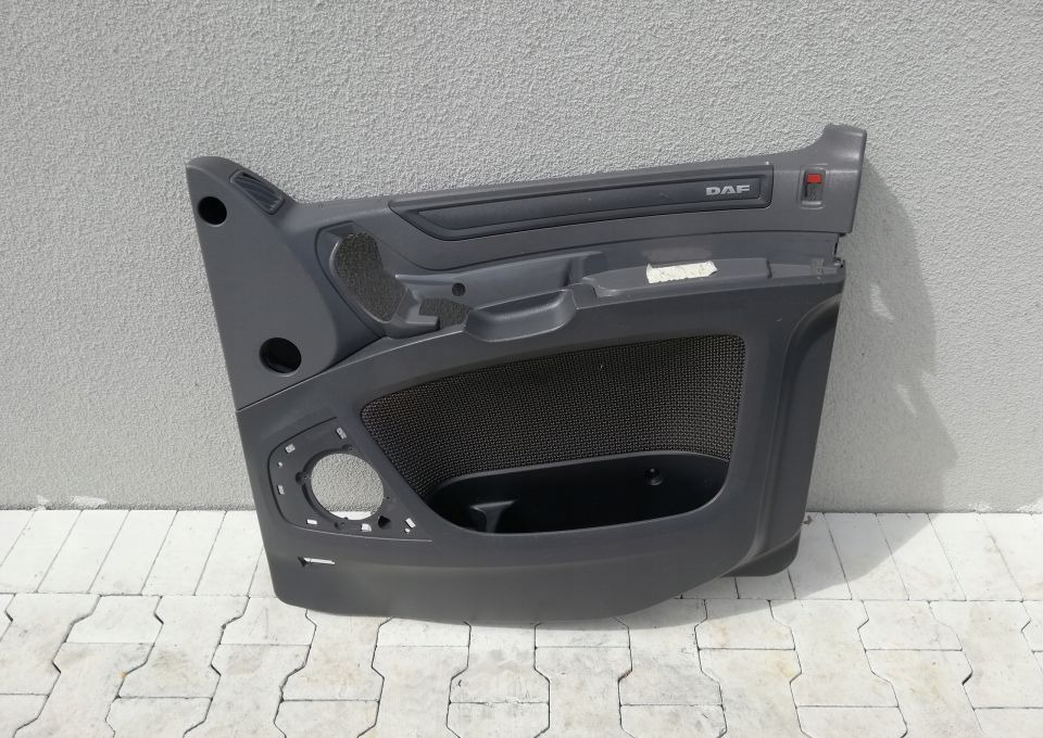 TAPICERKA BOCZEK DRZWI DAF XF 106 RH 1679386 - Pintu dan bagian untuk Truk: gambar 1 TAPICERKA BOCZEK DRZWI DAF XF 106 RH 1679386 - Pintu dan bagian untuk Truk: gambar 1