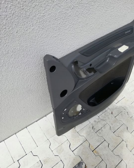 TAPICERKA BOCZEK DRZWI DAF XF 106 RH 1679386 - Pintu dan bagian untuk Truk: gambar 2 TAPICERKA BOCZEK DRZWI DAF XF 106 RH 1679386 - Pintu dan bagian untuk Truk: gambar 2