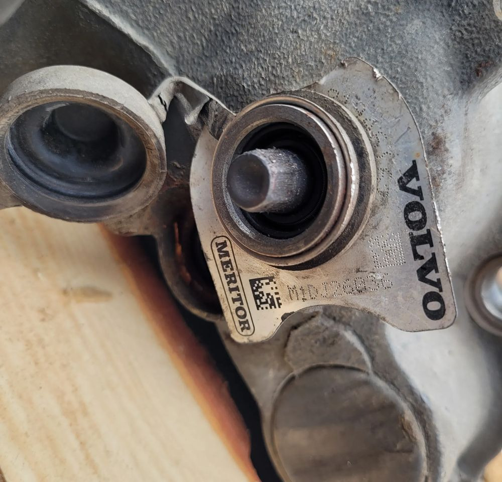 ZACISK MERITOR VOLVO FH4 ORYGINAŁ CENA ZA 1SZT CHWALIM116 - Kaliper rem untuk Truk: gambar 3 ZACISK MERITOR VOLVO FH4 ORYGINAŁ CENA ZA 1SZT CHWALIM116 - Kaliper rem untuk Truk: gambar 3