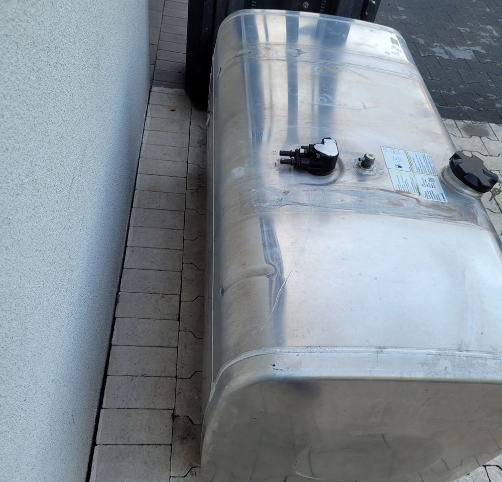 ZBIORNIK PALIWA MAN TGX 490L 81.12201-6732 130X63X68 - Sistem bahan bakar: gambar 2 ZBIORNIK PALIWA MAN TGX 490L 81.12201-6732 130X63X68 - Sistem bahan bakar: gambar 2