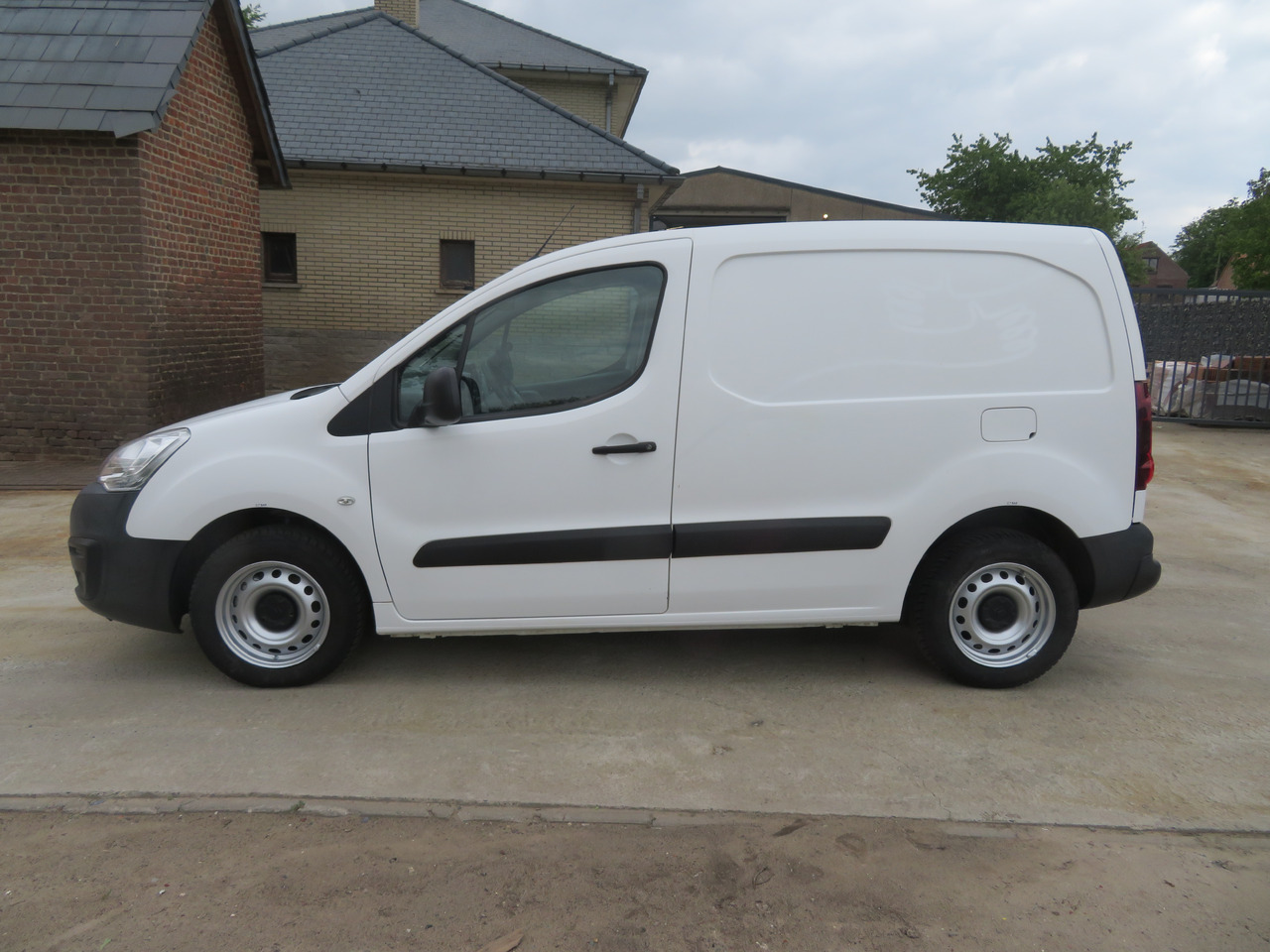 CITROËN Berlingo 1.6 BlueHDi CLUB - Van panel: gambar 4 CITROËN Berlingo 1.6 BlueHDi CLUB - Van panel: gambar 4