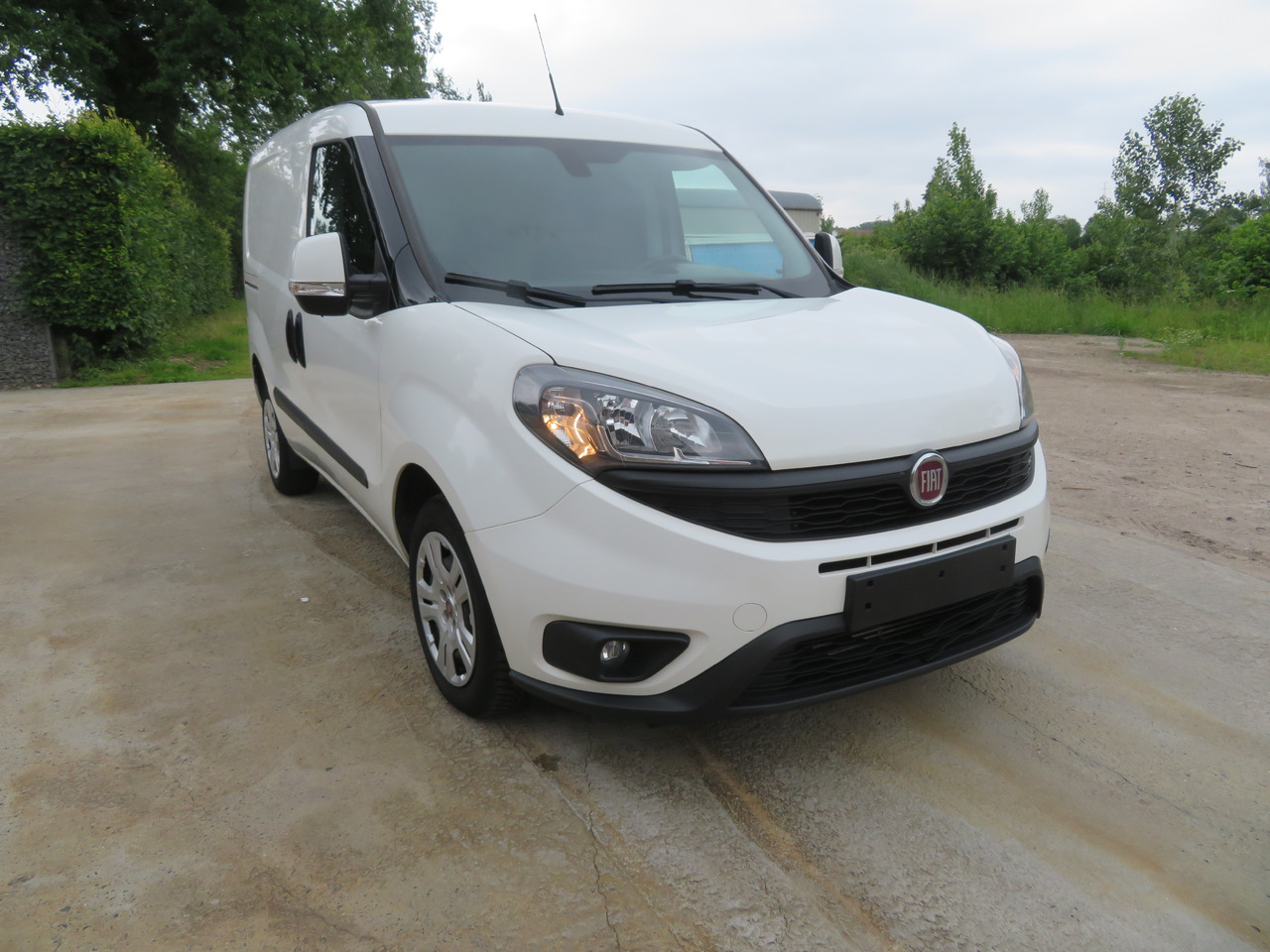 FIAT Doblo Cargo 1.6 Multijet - Van kecil: gambar 1 FIAT Doblo Cargo 1.6 Multijet - Van kecil: gambar 1